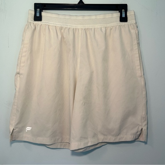 Fabletics White Bermuda Athletic Shorts with Pockets Size Small - Picture 1 of 7